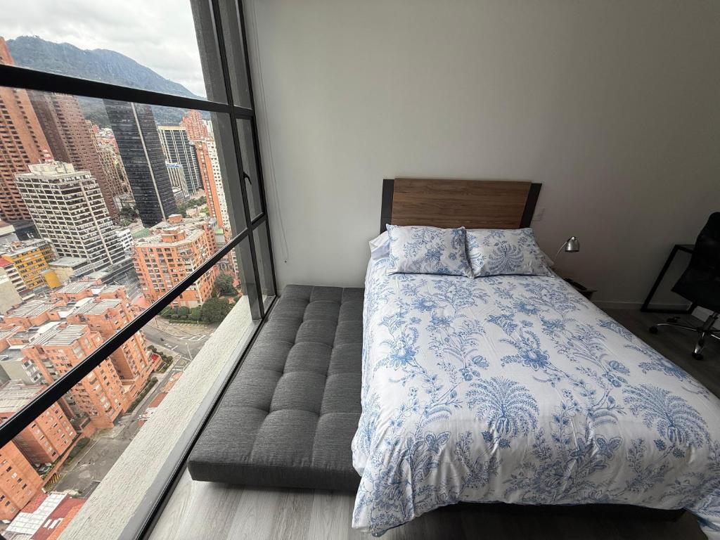 An elegant, stylish modern apartment featuring breathtaking panoramic views - 5