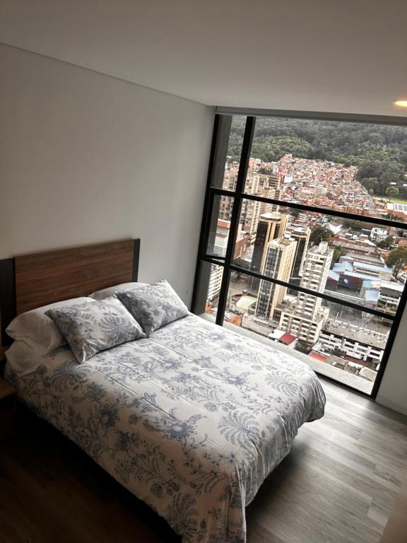 An elegant, stylish modern apartment featuring breathtaking panoramic views - 4