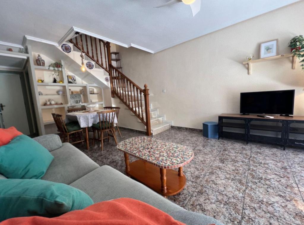 Charming 3-Bedroom House with Shared Pool in Punta Prima, Torrevieja - 2