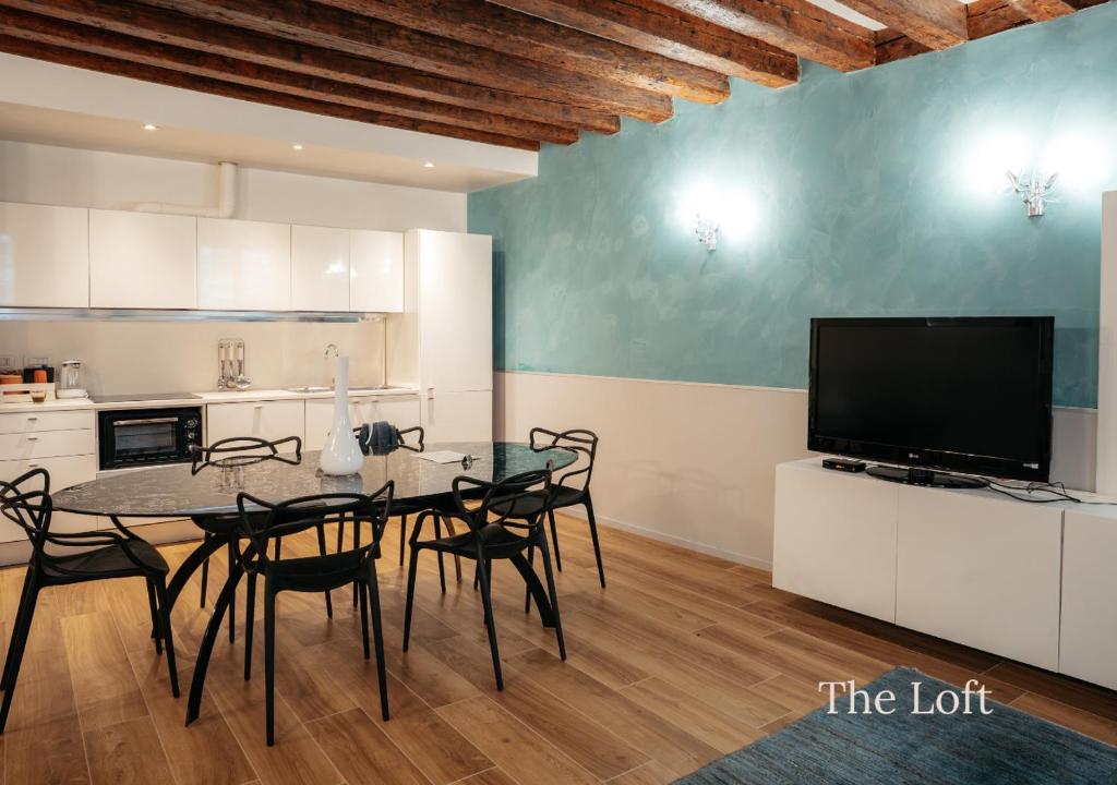 The Lovers' Loft - 5
