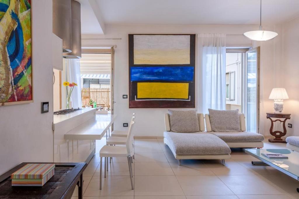 Centro e mare - 2 camere, terrazza e jacuzzi - 1
