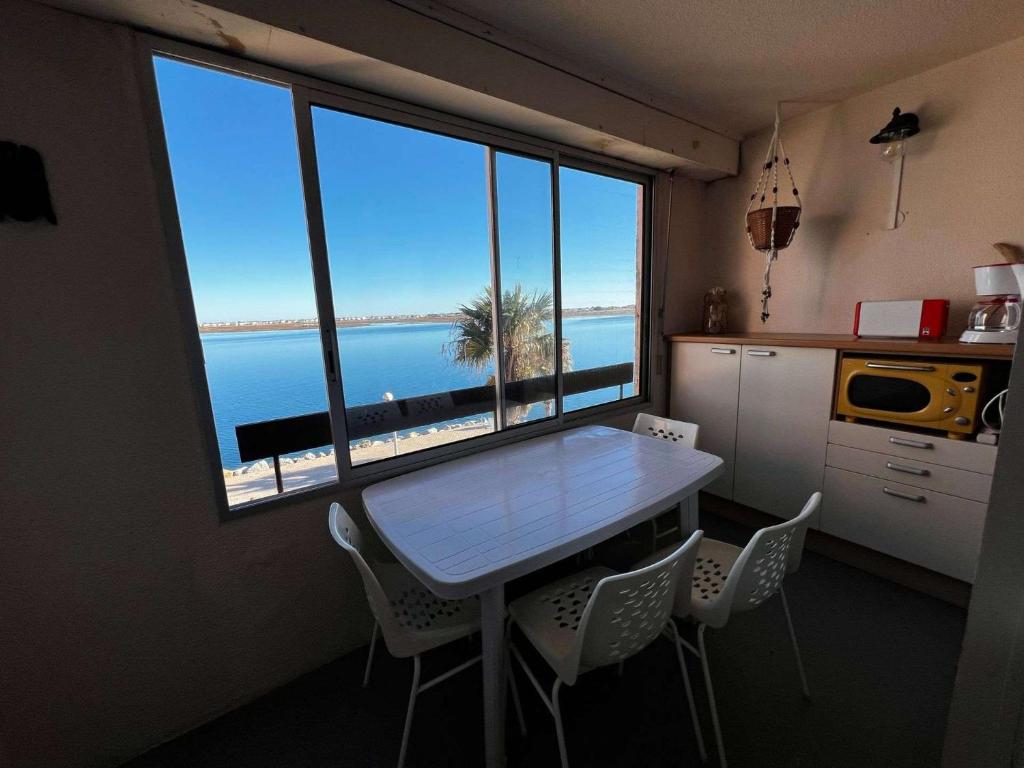 AIG_42 Appartement Type 2 – 4 couchages – Superbe vue avant-port à Gruissan - 4