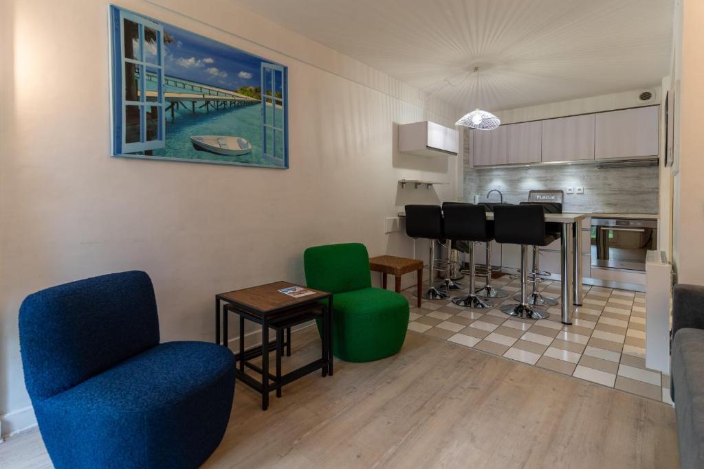 Appt rez de jardin 6 personnes avec piscine tennis et parking gratuit 21 - 4