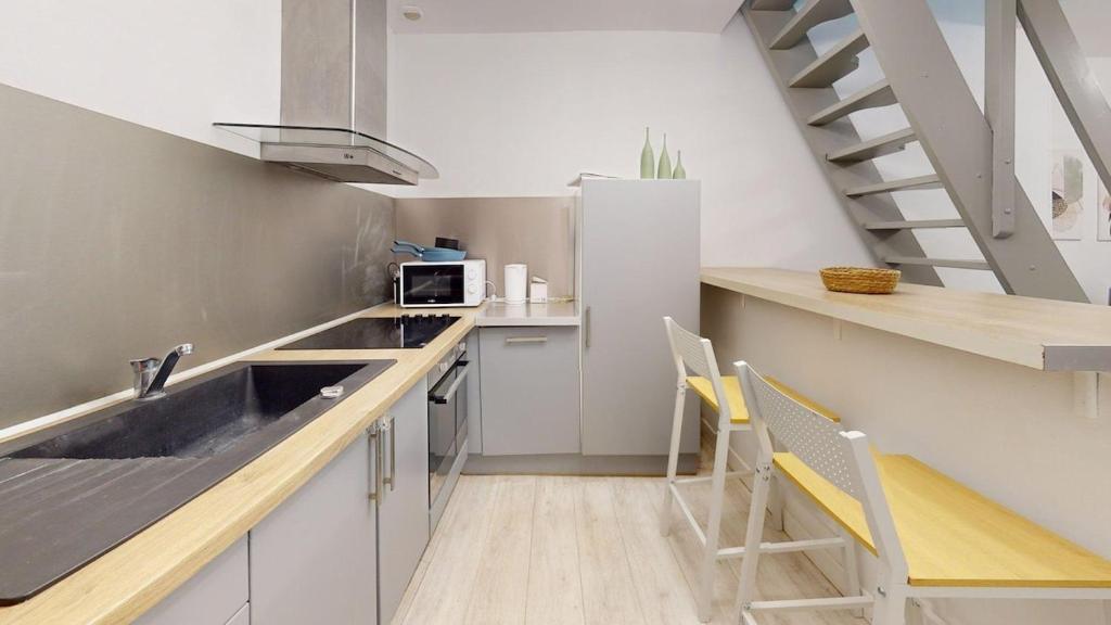 Beautiful 3-bedroom apartment on Rue René Baheux - 5