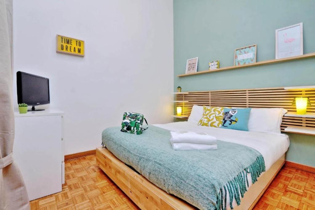 Parrotshouse - 2