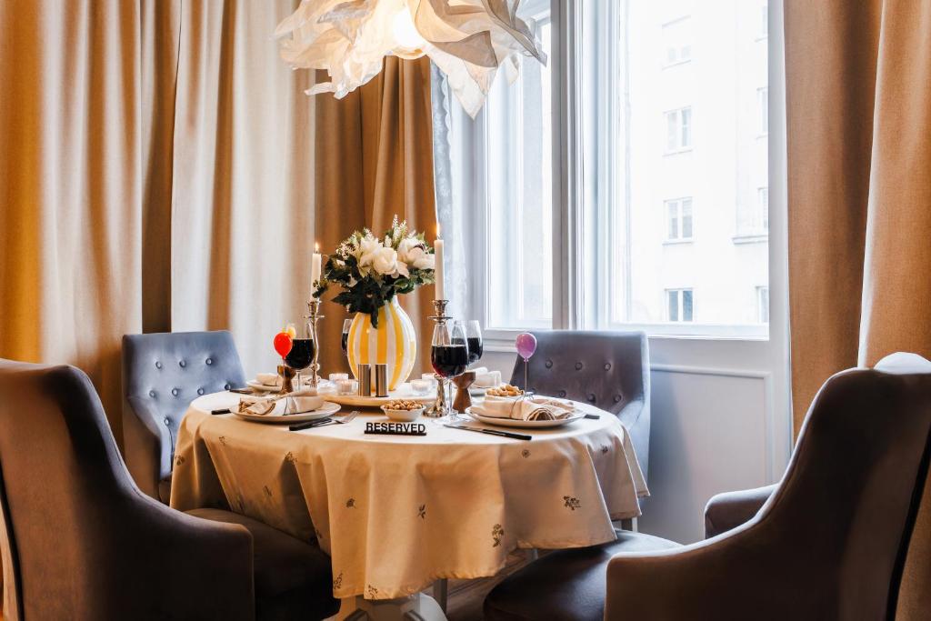 Aesthetic Home with Balcony 5min to Republic Square - 3