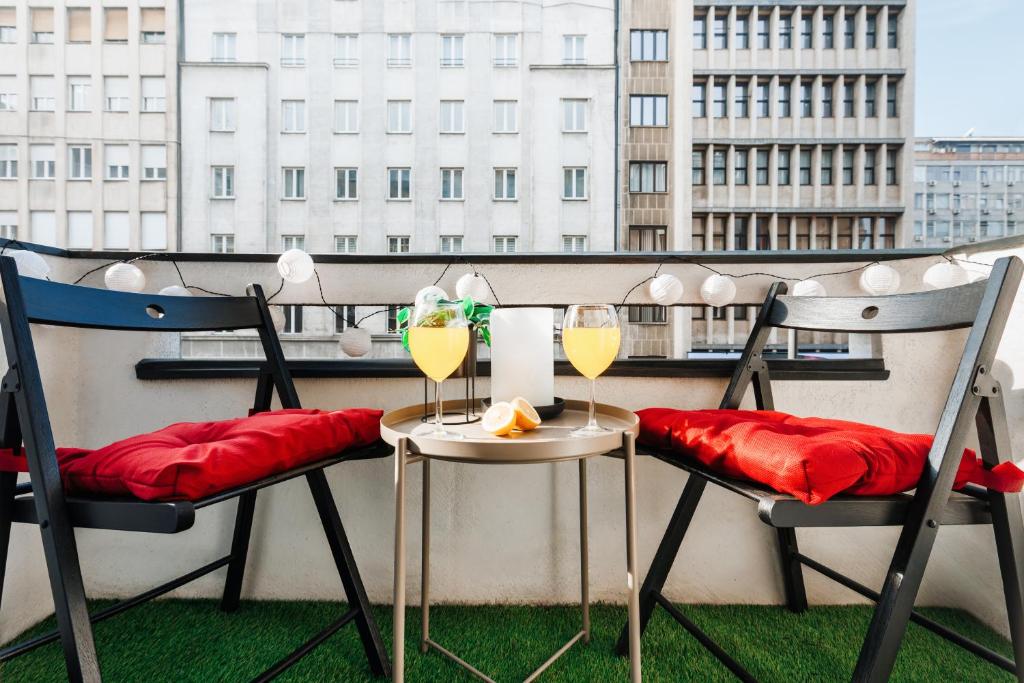Aesthetic Home with Balcony 5min to Republic Square - 1