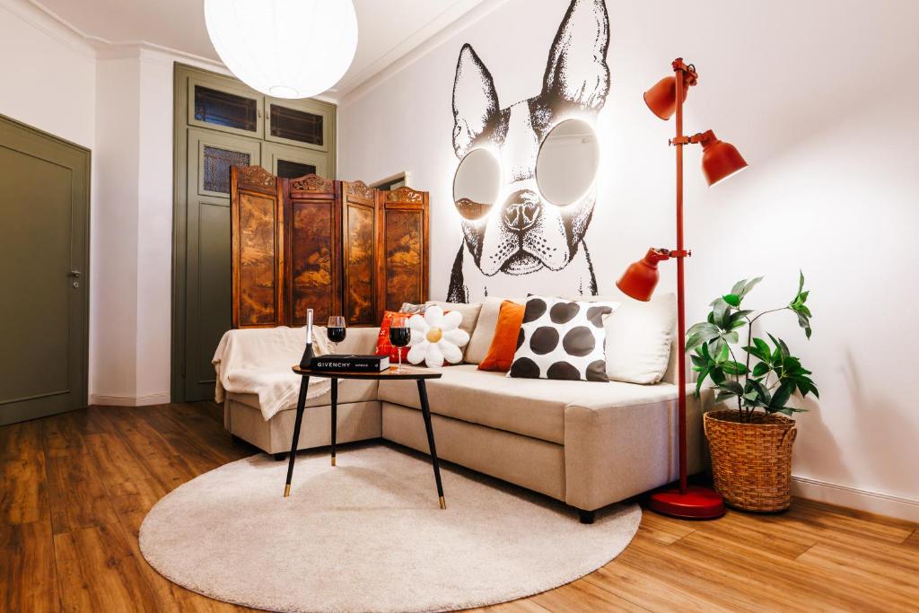 Aesthetic Home with Balcony 5min to Republic Square - 4