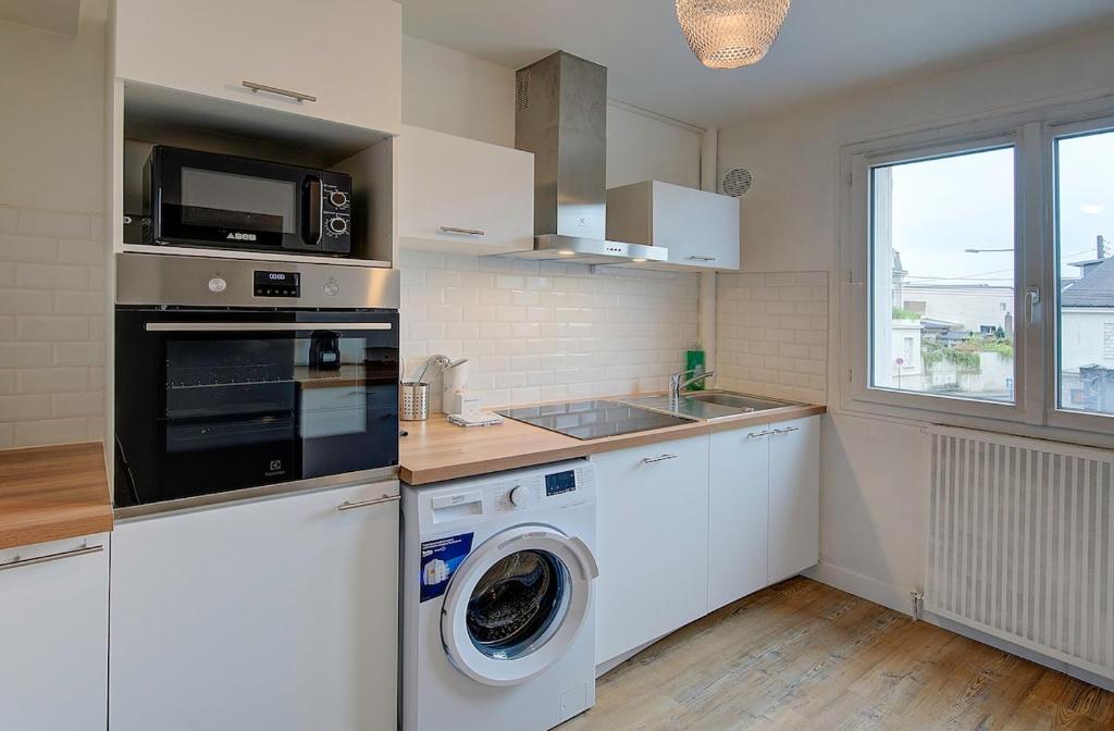 Grand Appartement - Wifi -Parking - Tramway 1 min - 4