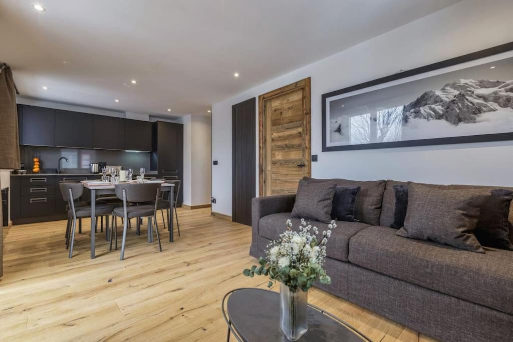 Jacaranda3 Sublime 6pax Vue MtBlanc Central Parking - 1