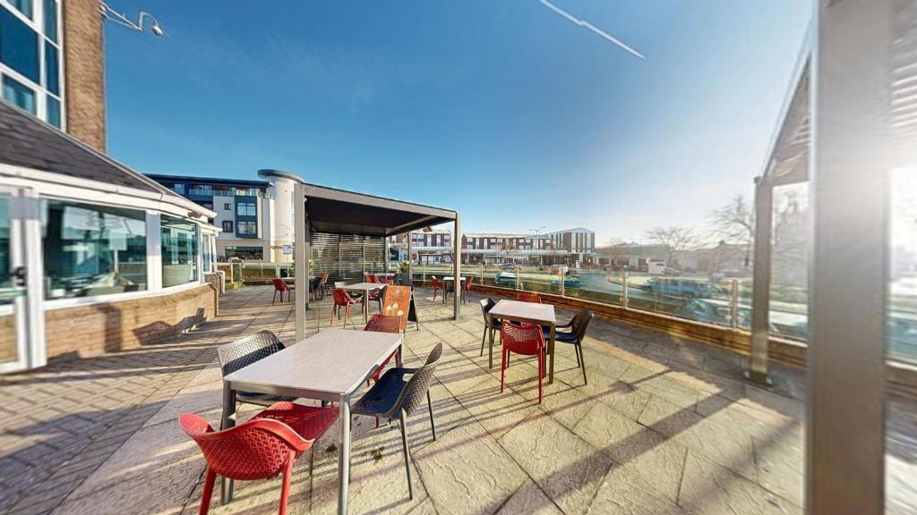 Restaurant, Holiday Inn Kenilworth - Warwick By IHG in Birmingham