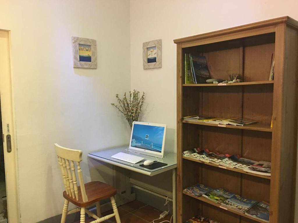 Shared lounge/TV area