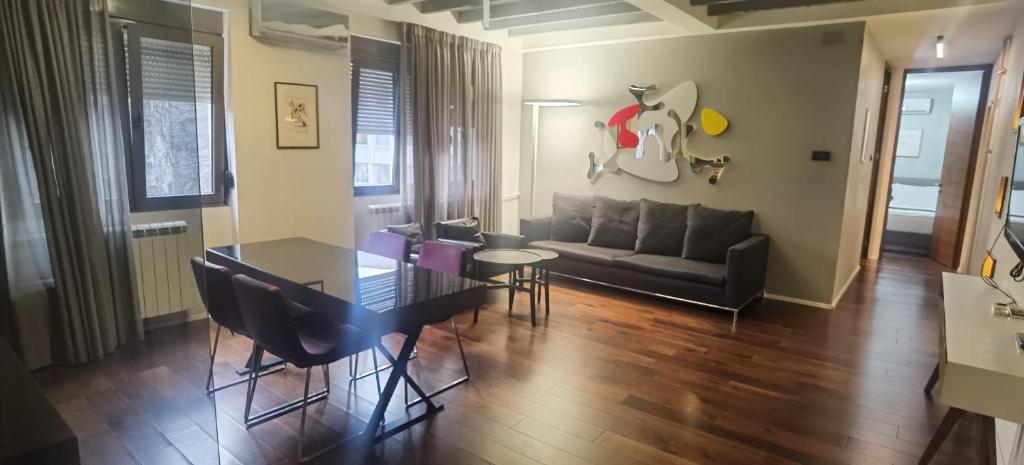 Calm & Central Two Bedroom Apartment - 3