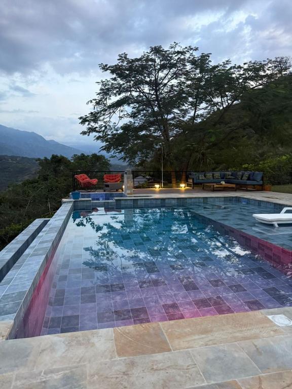 Finca en Sopetran con Piscina lnfinita y Jacuzzi - 4
