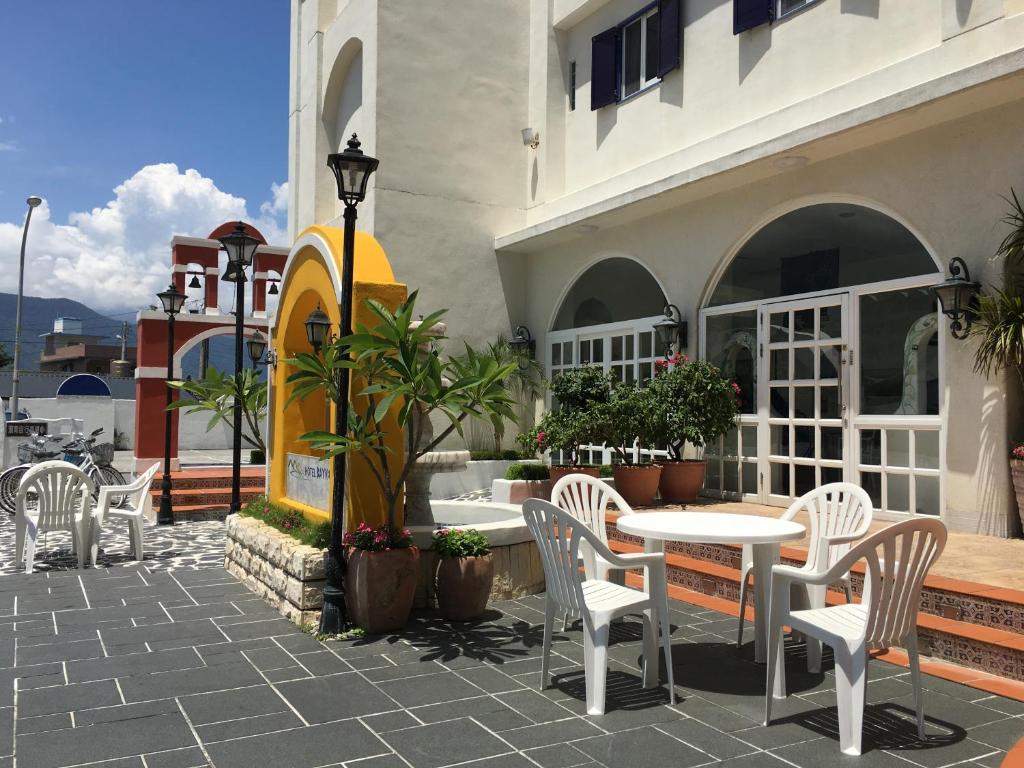 Shared lounge/TV area