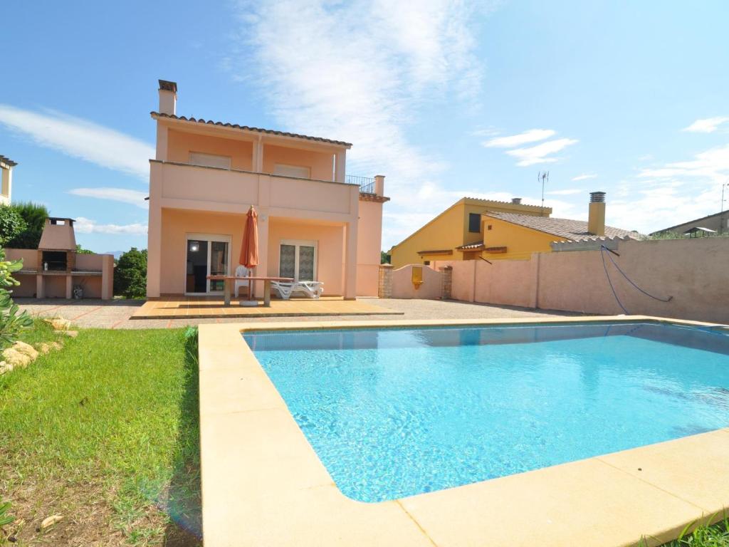 Casa espaciosa con piscina privada, WiFi y barbacoa a 15 minutos de la playa en Torroella de Montgrí - HISP-7-19 - 2