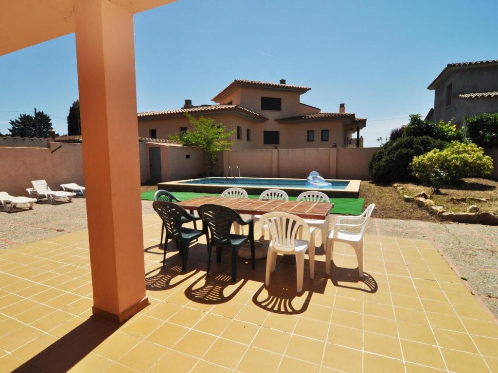 Casa espaciosa con piscina privada, WiFi y barbacoa a 15 minutos de la playa en Torroella de Montgrí - HISP-7-19 - 5
