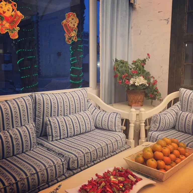 ห้องส่วนกลางสำหรับนั่งเล่น/ดูทีวี