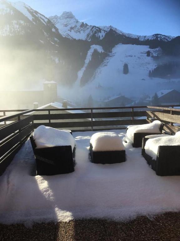 Updated cosy apartment, terrace, 10 mins to ski - 1