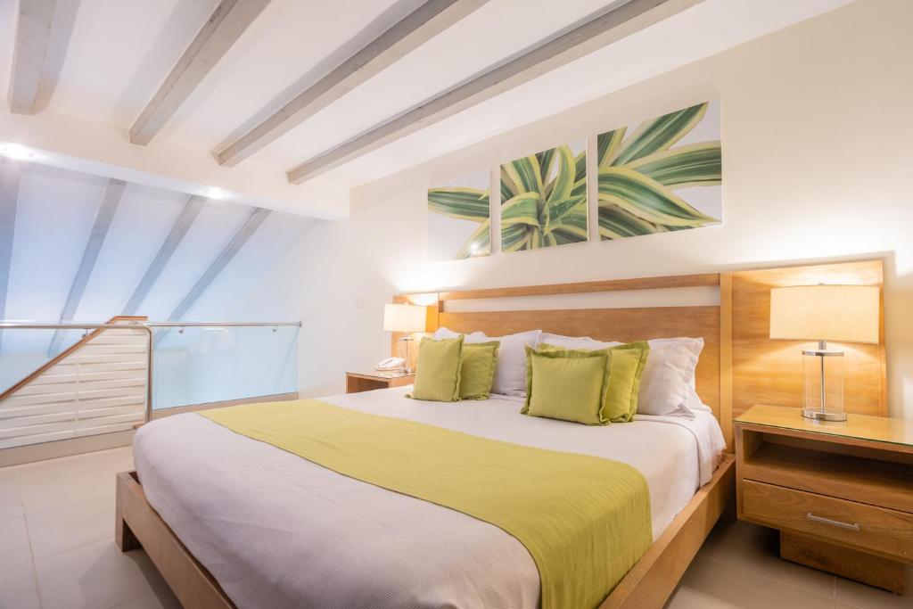 Vista Sol Punta Cana Beach Resort & Spa - All Inclusive — Hotel rooms in Bavaro, La Altagracia