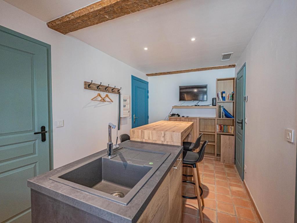 AU COEUR DU CENTRE-VILLE - APPARTEMENT T2 - PROCHE DE LA PLAGE - 4