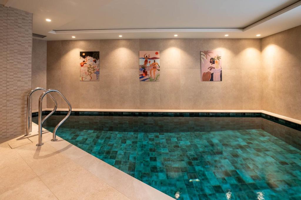 Chalet Yolo with Pool and Spa - 2