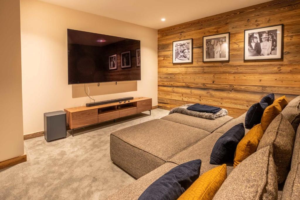 Chalet Yolo with Pool and Spa - 4