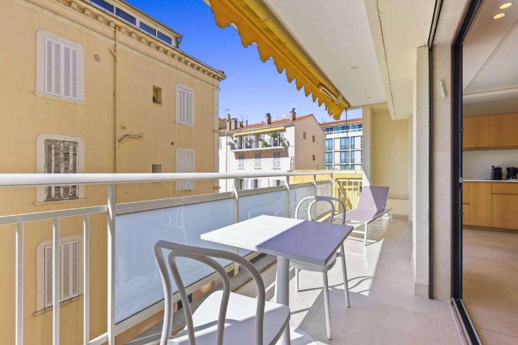 REF 2021 -Cannes Centre Croisette - Apartment for rent - 5