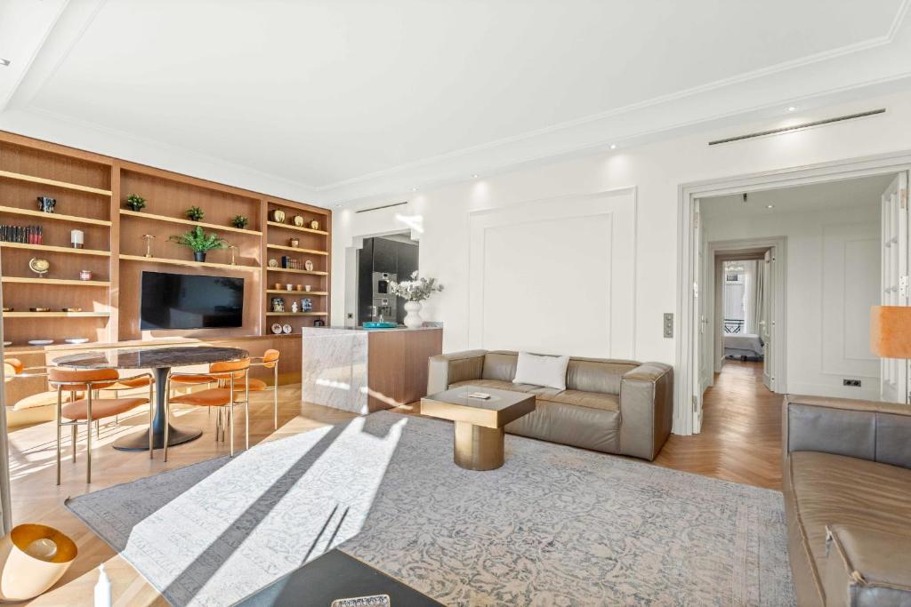 REF 1553 - Cannes Center - Sea view apartment for rent - 3
