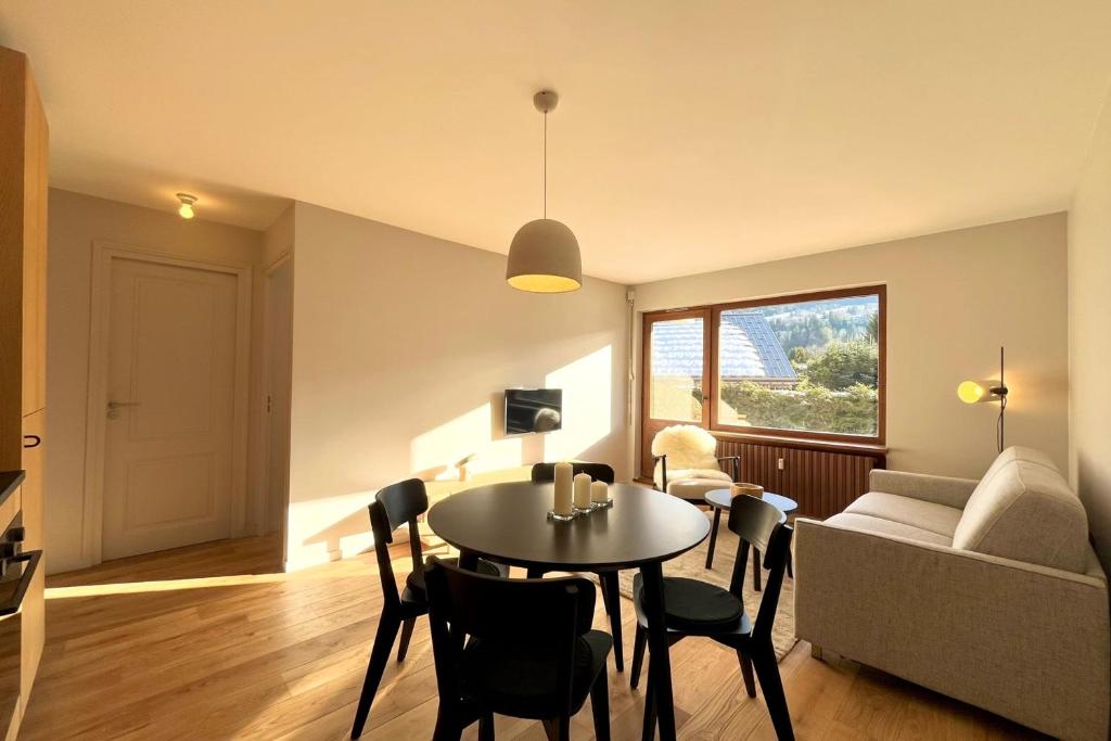 Bright apartment with terrace in Megève - 2
