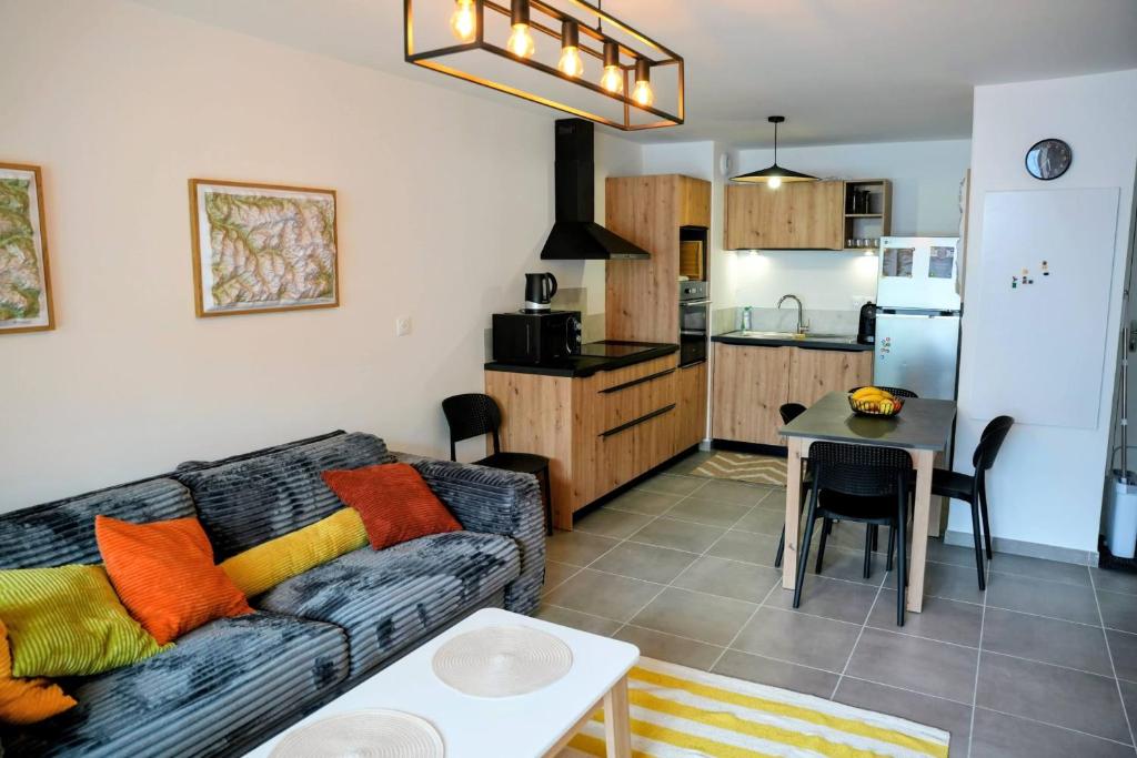 Modern apartment close to the slopes in Briançon - 1