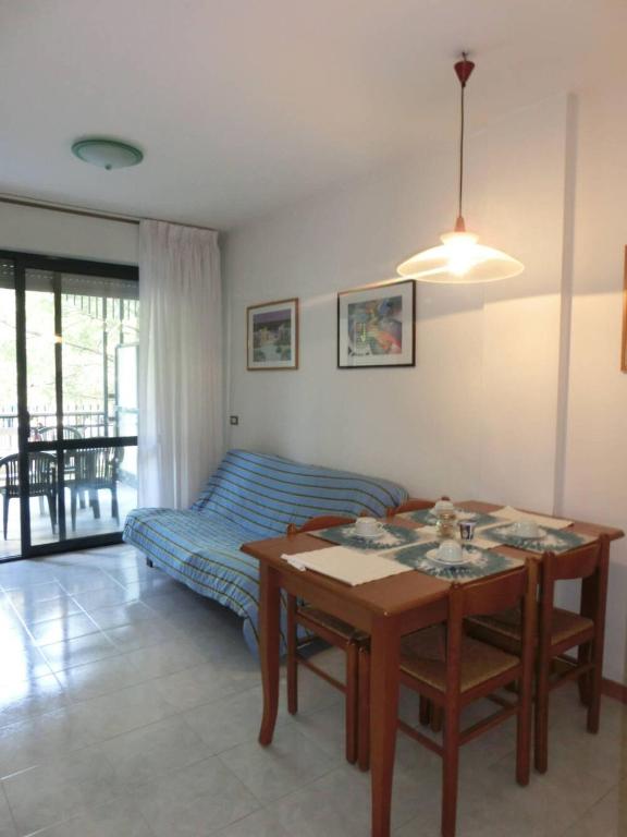 Flat in residence with swimming pool and balcony - 4