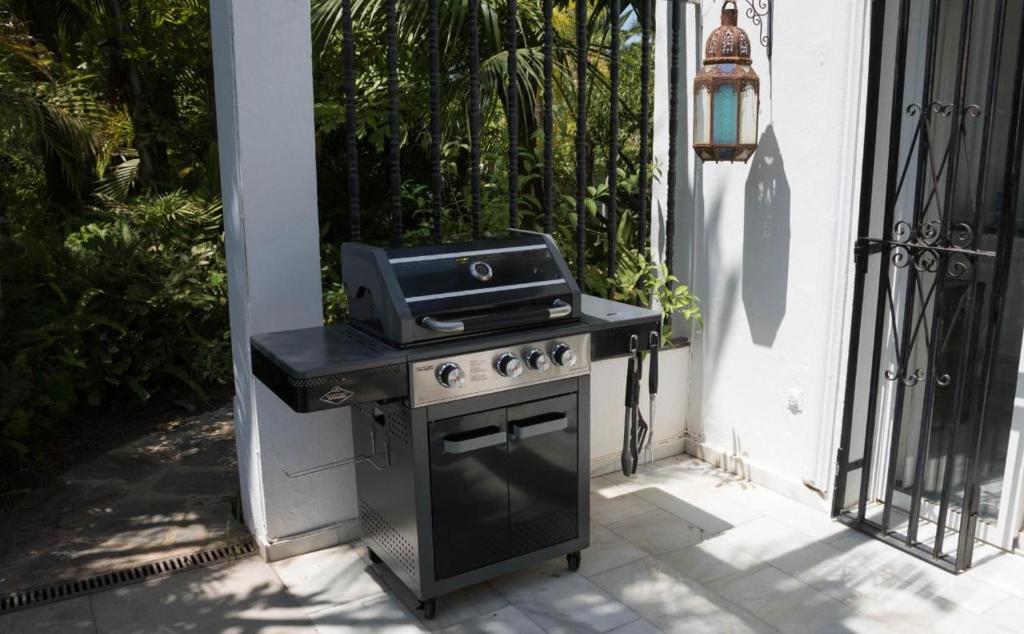 Villa in palm tree plantation, near the beach. - 3