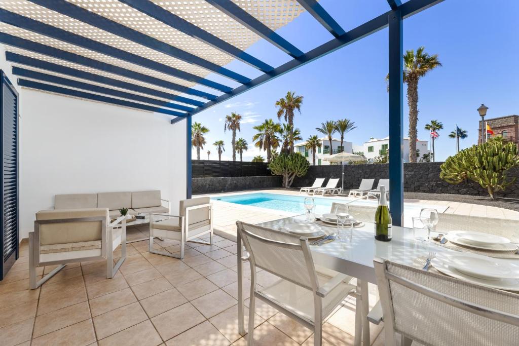 Lanzarote Villa Volcan 10- Private Heated Pool - 5