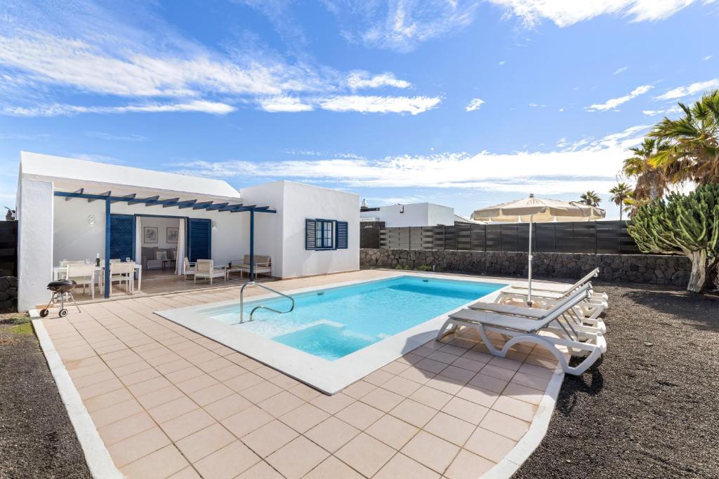 Lanzarote Villa Volcan 10- Private Heated Pool - 4