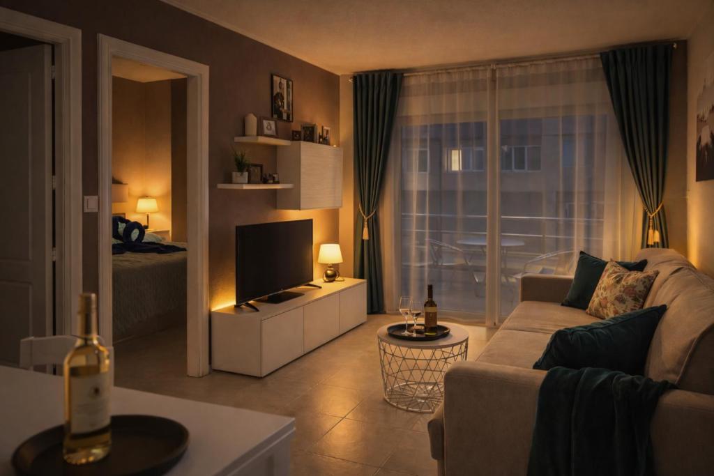Evita Luxury Apartments - Near Playa Los Locos Beach with Pool - 2