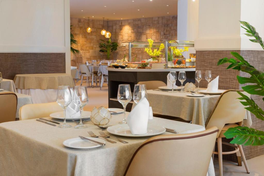 Alua Suites Fuerteventura - All Inclusive — Restaurant & bars in Corralejo, Canary Islands