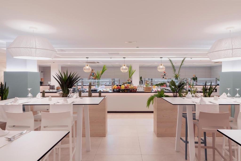 Alua Suites Fuerteventura - All Inclusive — Restaurant & bars in Corralejo, Canary Islands