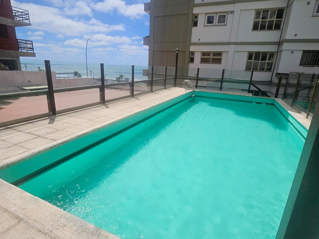 Departamento frente a Playa Grande con pileta y cochera - Vista espectacular - 4
