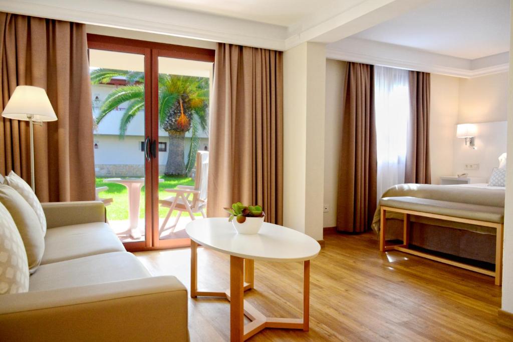 Alua Suites Fuerteventura - All Inclusive — Hotel rooms in Corralejo, Canary Islands