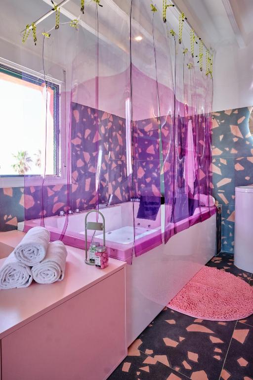 Jellyfish Seafront Boutique Studio with Jacuzzi - 5