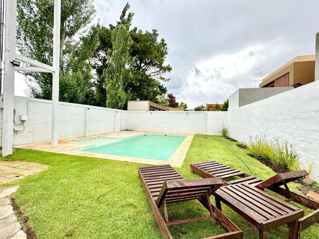 Casa con Pileta, Parrilla y Jardín x10 - 1