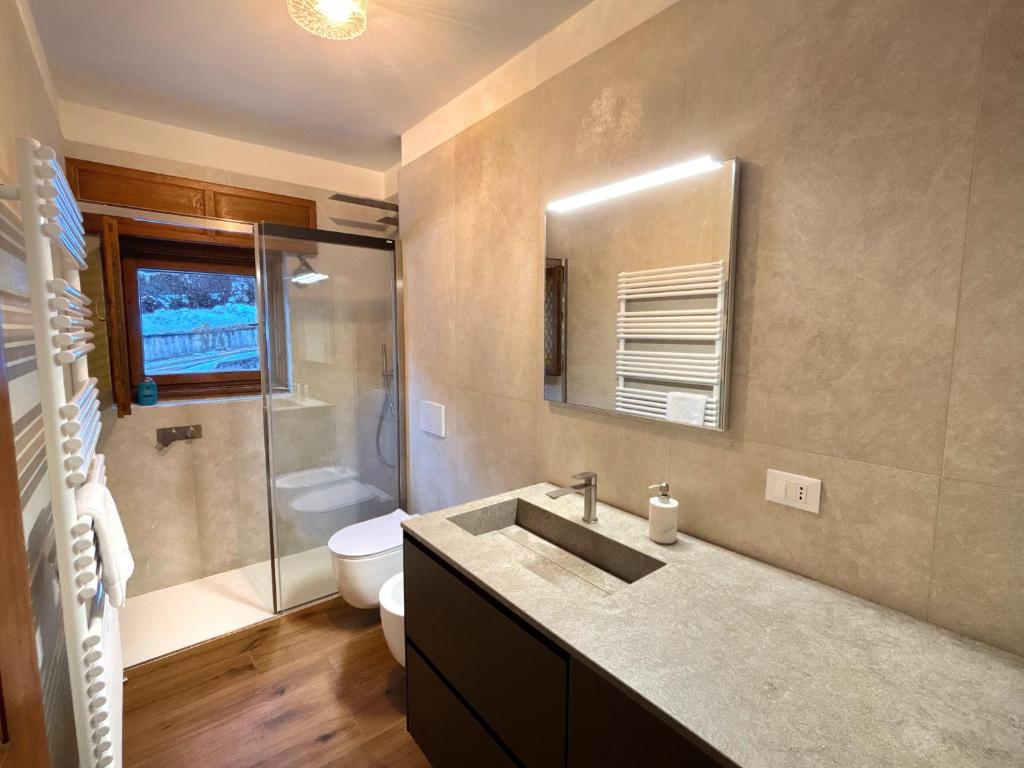 Exclusive Central Chalet, 5 min Sky Slopes, Garage - 5