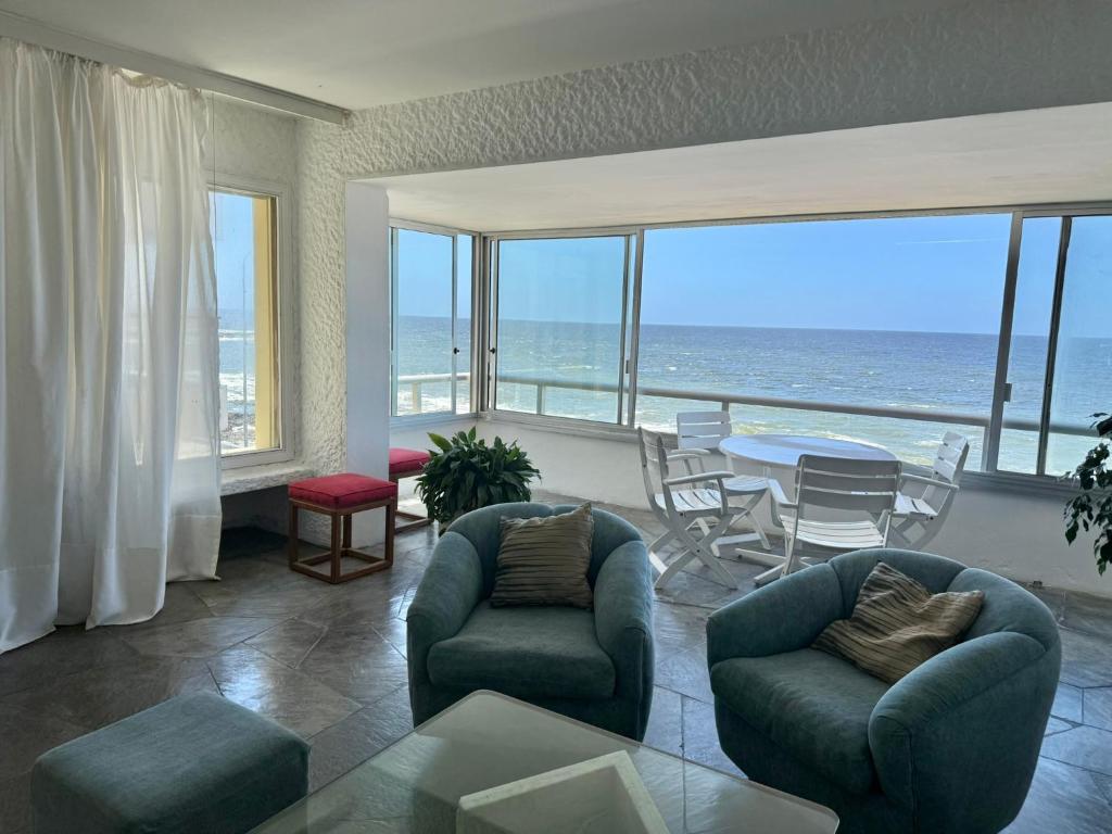 departamento 4 ambientes frente al mar con cochera privada CostaAzulPunta - 3