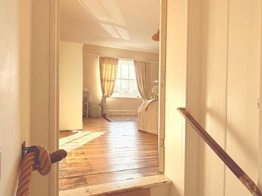 Beehive Cottage, Gillingham photo 5