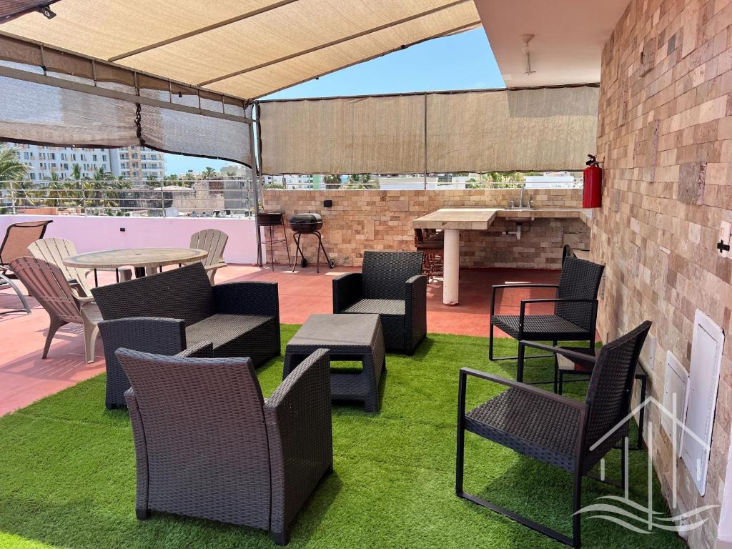 Promo-2BR-Sleeps 8-Luxe Dept-1 Min Walk to Beach - 4