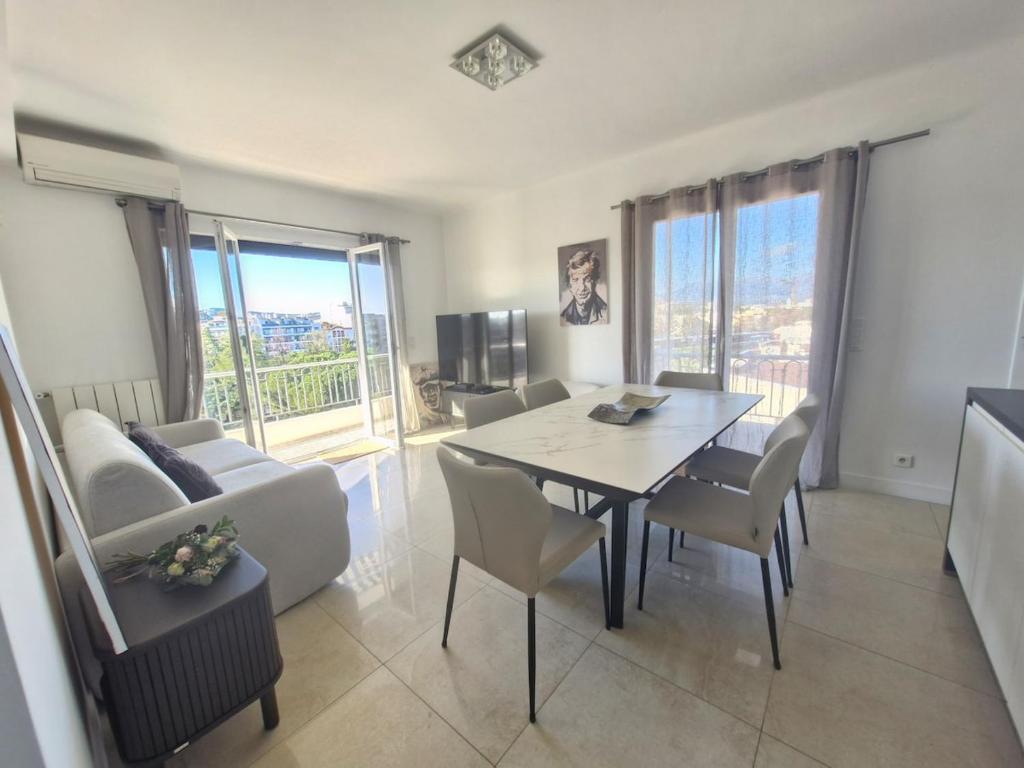 Large 3-bedroom apartment Port Vauban - 1