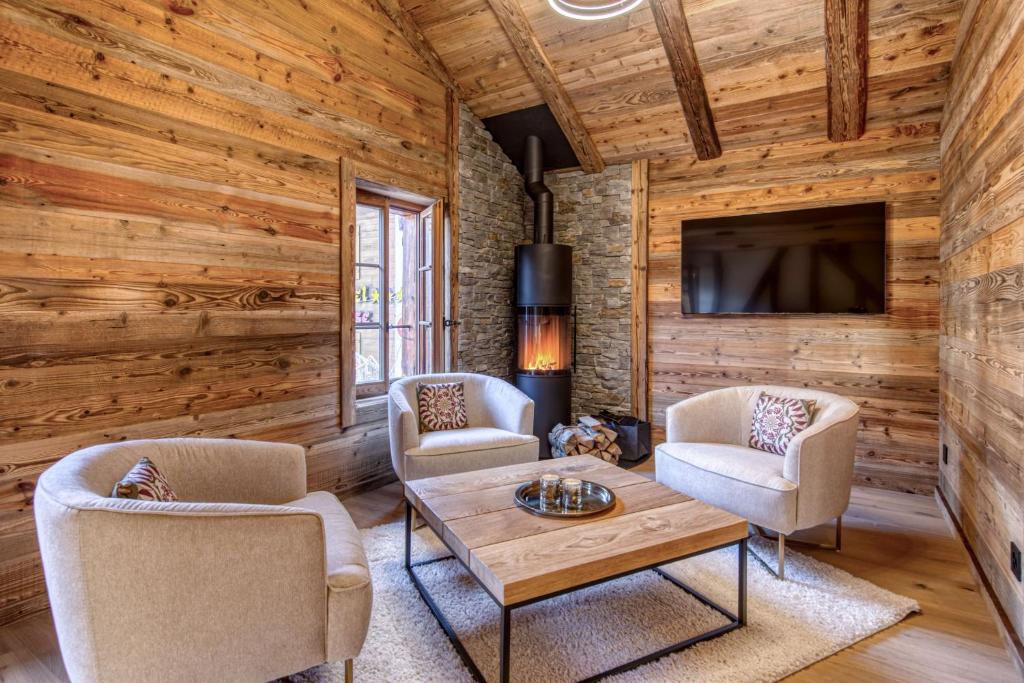 Two High-End Duplexes, Sauna and Stove Centre - 3