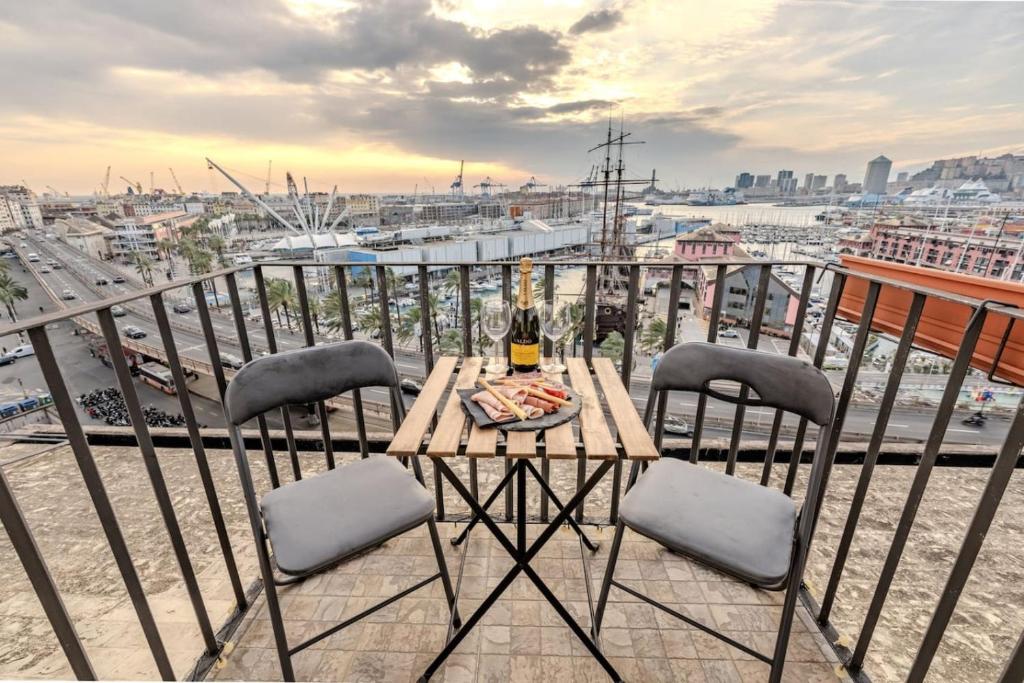 Aquarium Luxury Loft 1 - Exclusive Waterfront View - 1