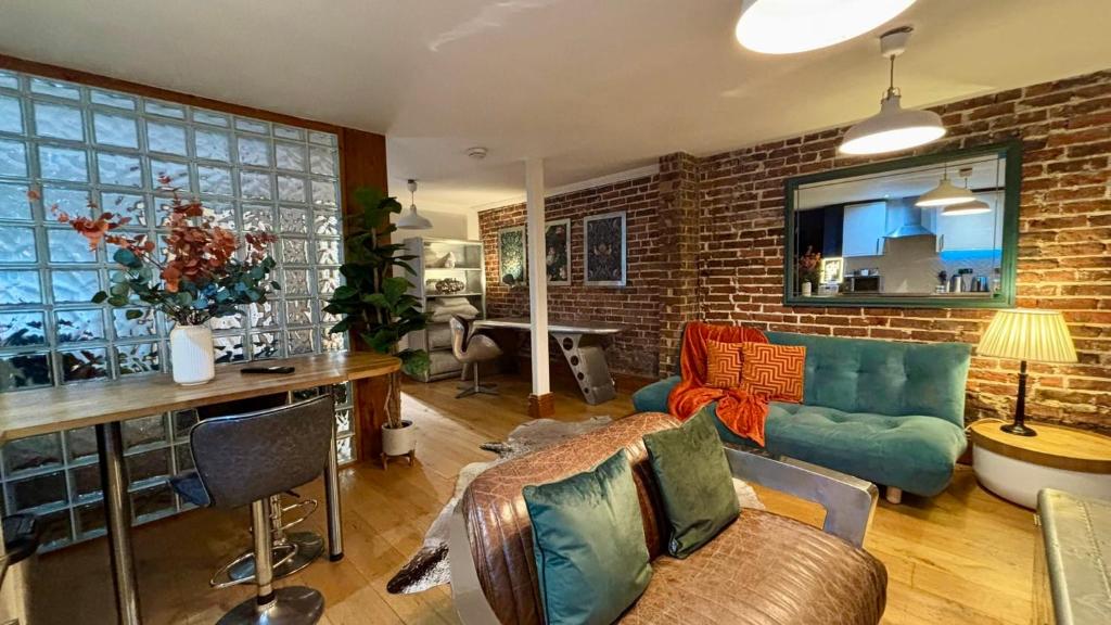 Modern central Brighton studio - dog-friendly apartment near the seafront